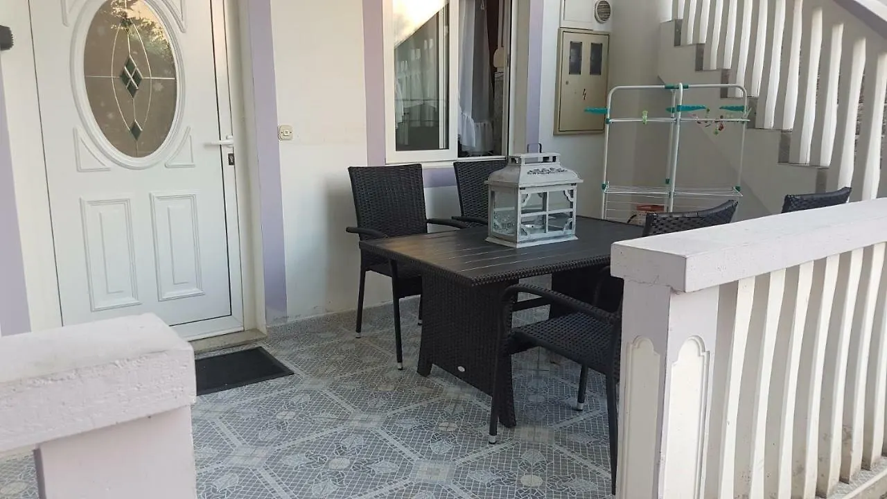 Apartments Lavanda Biograd Na Moru Croácia